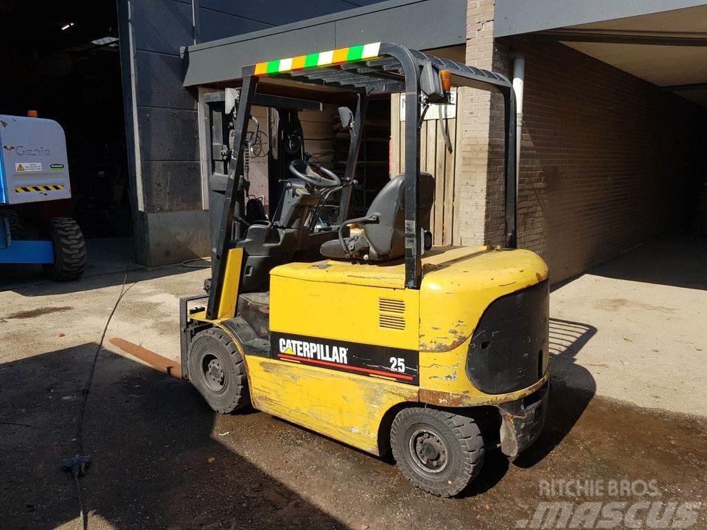 CAT EP25 K PAC Stivuitor electric