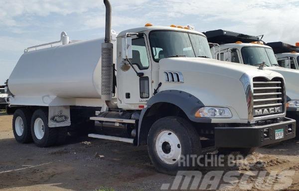 Mack water truck GU813E Cisterne