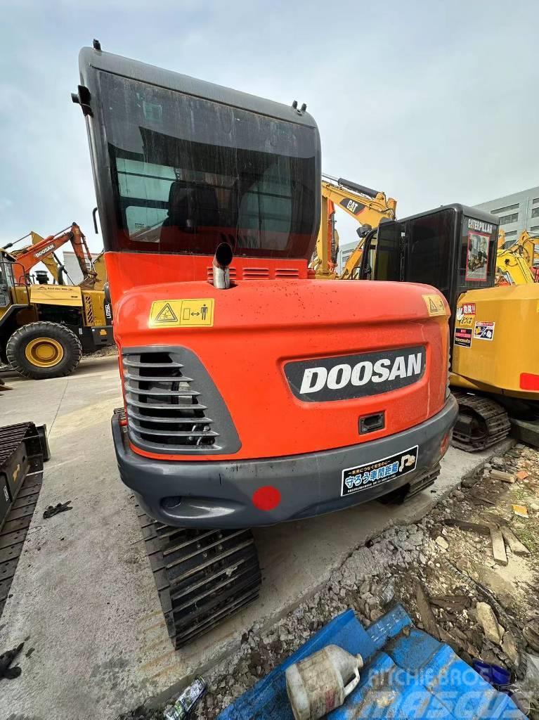 Daewoo Doosan 55 Excavatoare pe senile