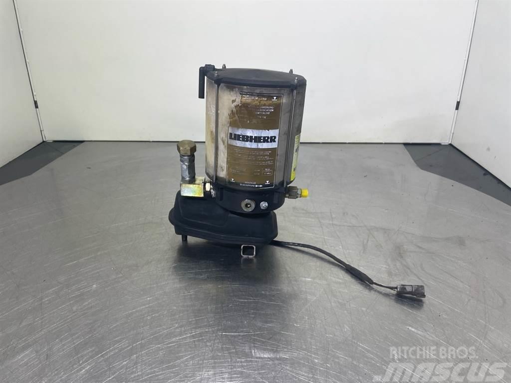 Liebherr A934C-10228443-Lubricating pump/Vetsmeerpomp Sasiuri si suspensii