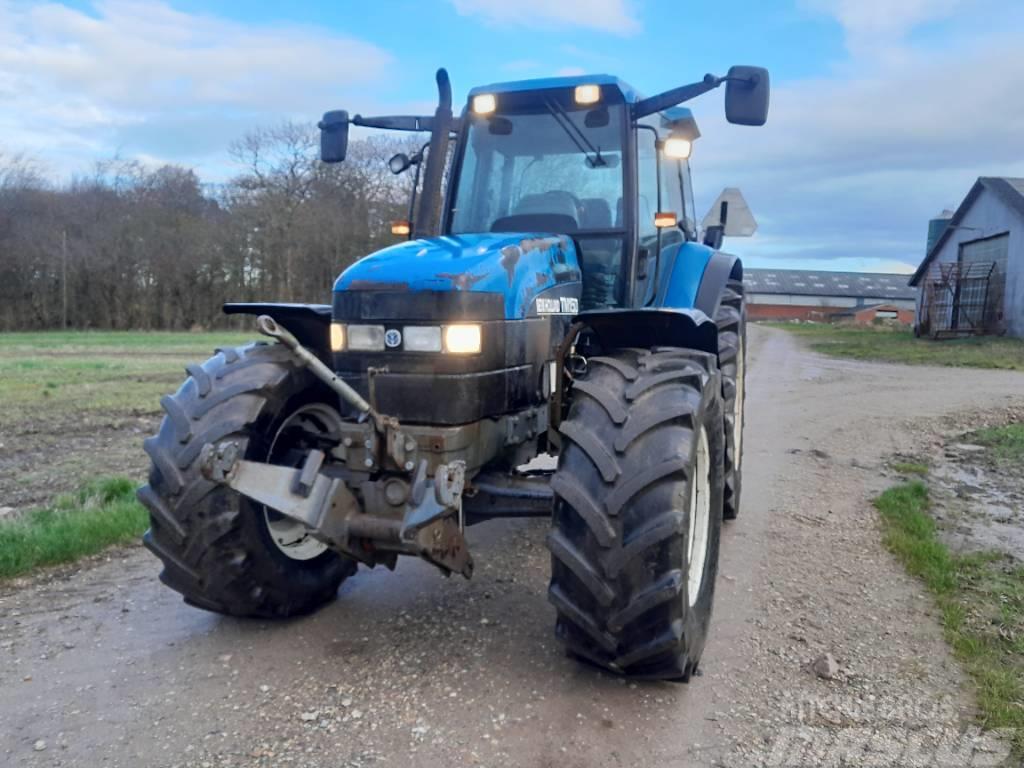 New Holland TM 150 med frontlift Tractoare