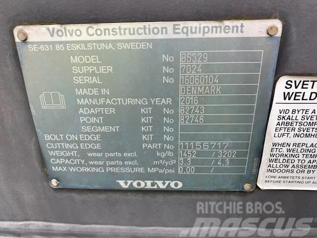 Volvo 3.0 m Schaufel / bucket (99002538) Pistoane
