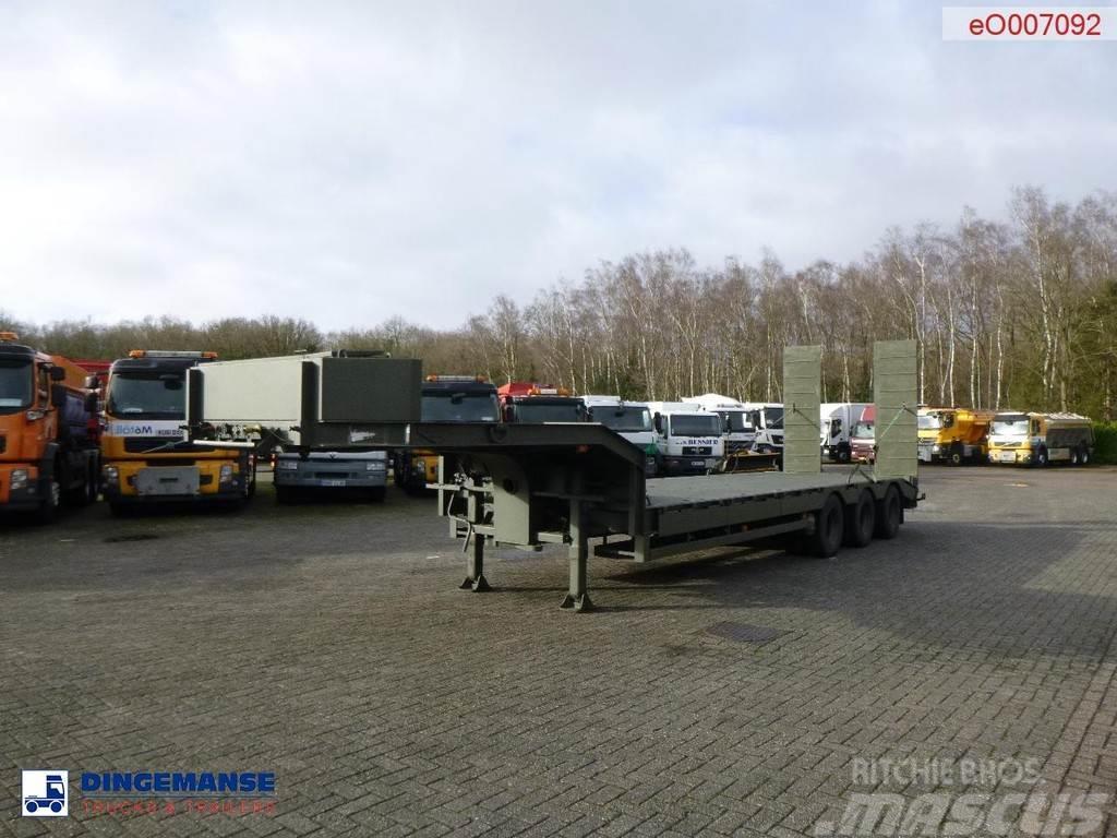 Broshuis 3-axle semi-lowbed trailer E-2130 / 73 t + ramps Flatbed/Dropside semi-trailers