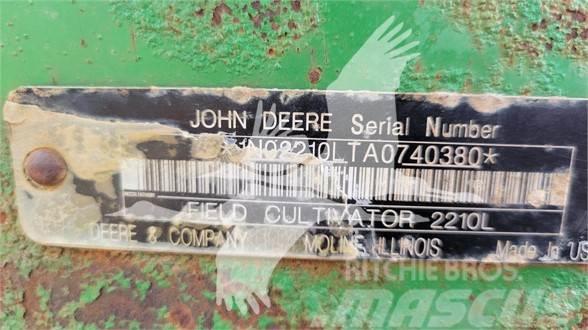 John Deere 2210 Cultivatoare