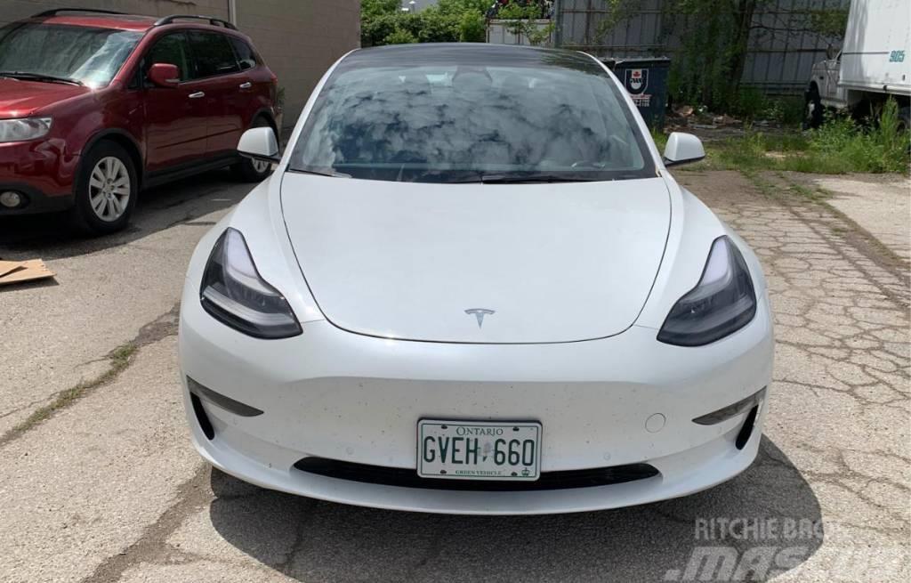 Tesla Model 3 Masini