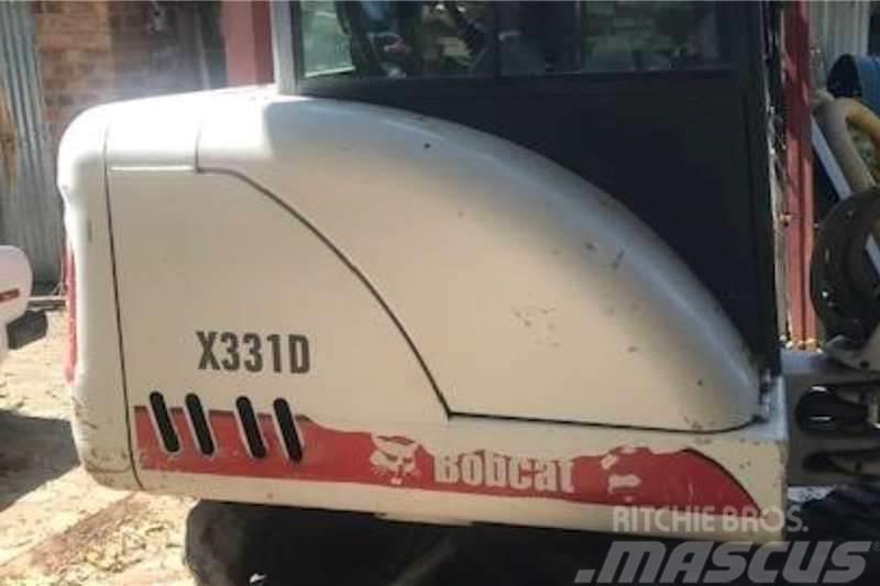 Bobcat X331D 3.1 Ton Excavator Tractoare