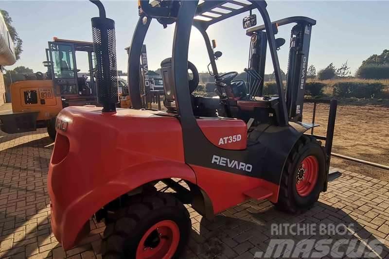  Other Revaro AT35D All Terrain 3.5 Ton Diesel Fork Tractoare
