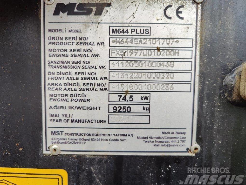 MST M644PLUS Buldoexcavatoare
