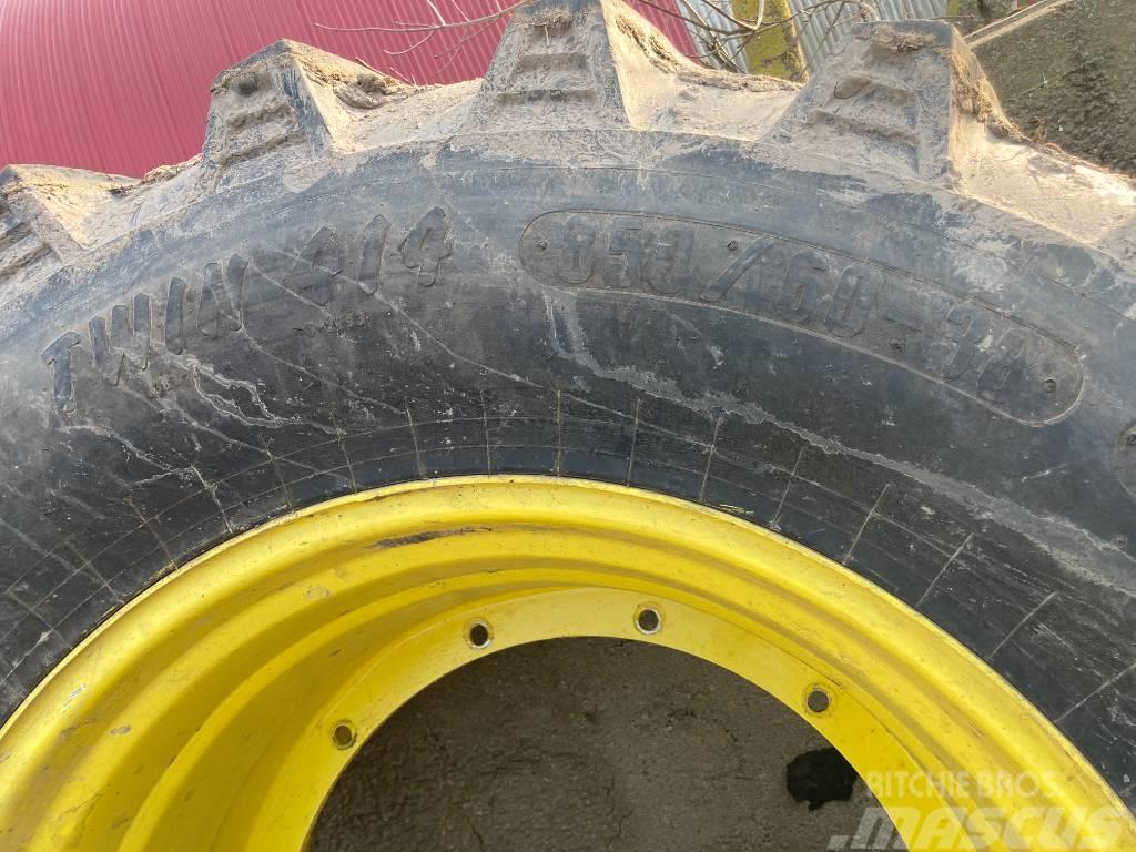 John Deere wide rims + trelleborg tyres Roti