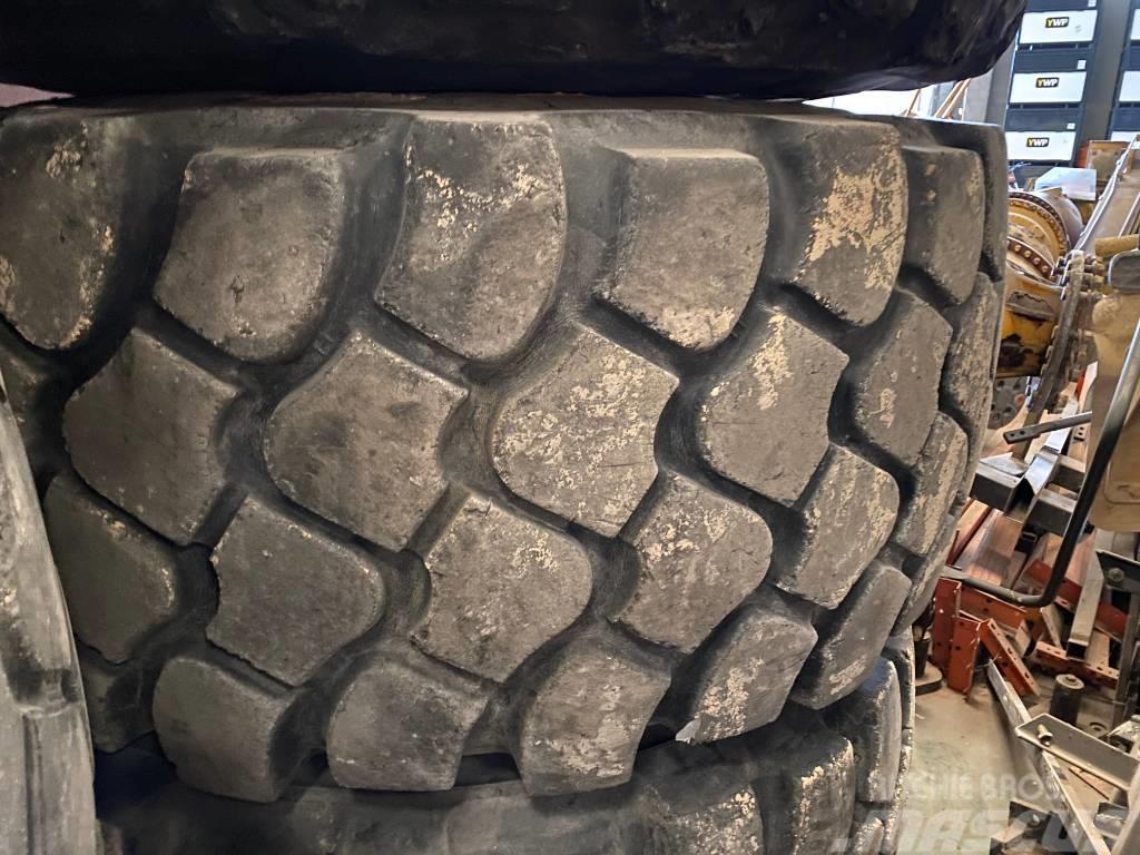 Volvo A 40D - 6 Tires 29.5 R25 and Rims - Anvelope, roti si jante