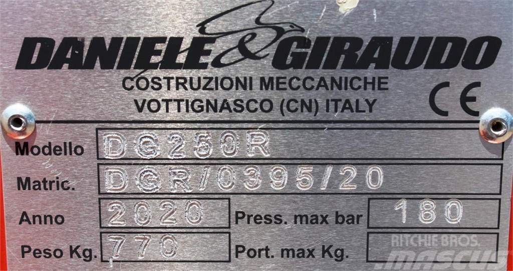  Heckbagger DG 250 R ( Daniele & Giraudo ) Accesorii încarcatoare frontale
