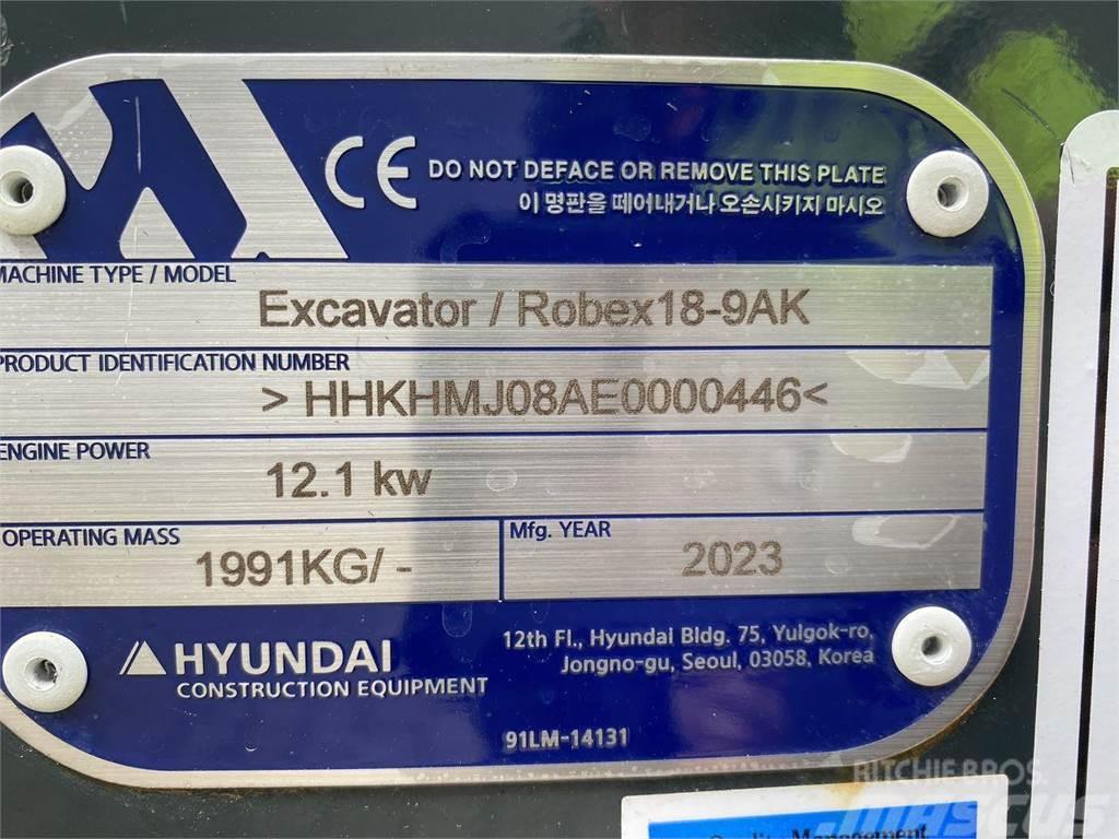 Hyundai R18-9AK Excavatoare cu roti