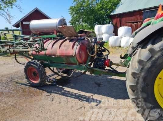 Moteska 1500 liter Tractoare agricole sprayers