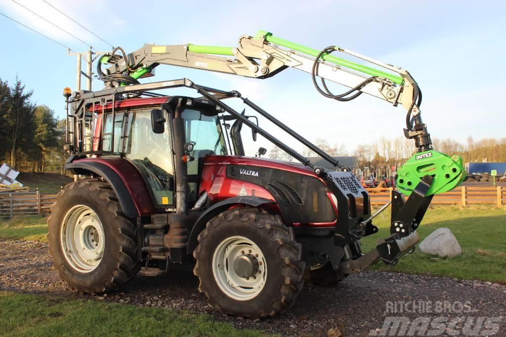 Valtra T163 Tractor with Botex 573 Forestry Loader Tractoare forestiere