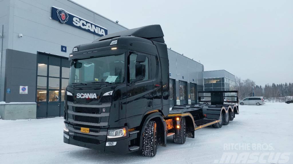 Scania R560 B10X4*6NB koneenkuljetusauto Forest machine transport trucks