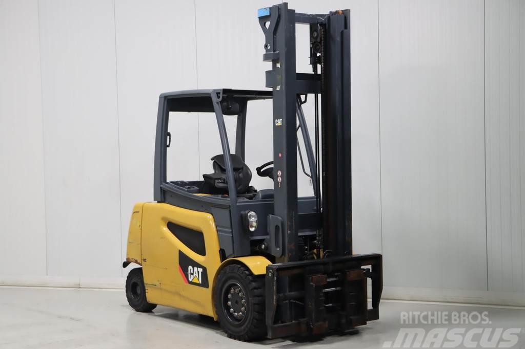 CAT EP40 Stivuitor electric
