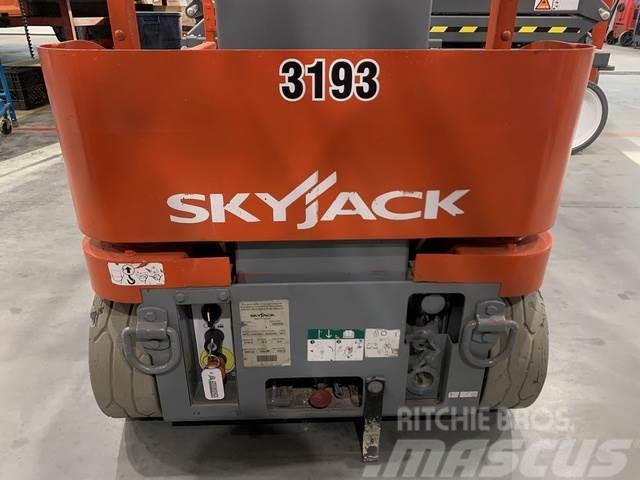 SkyJack SJ16 Vertical Mast Lift Ascensoare verticale catarg