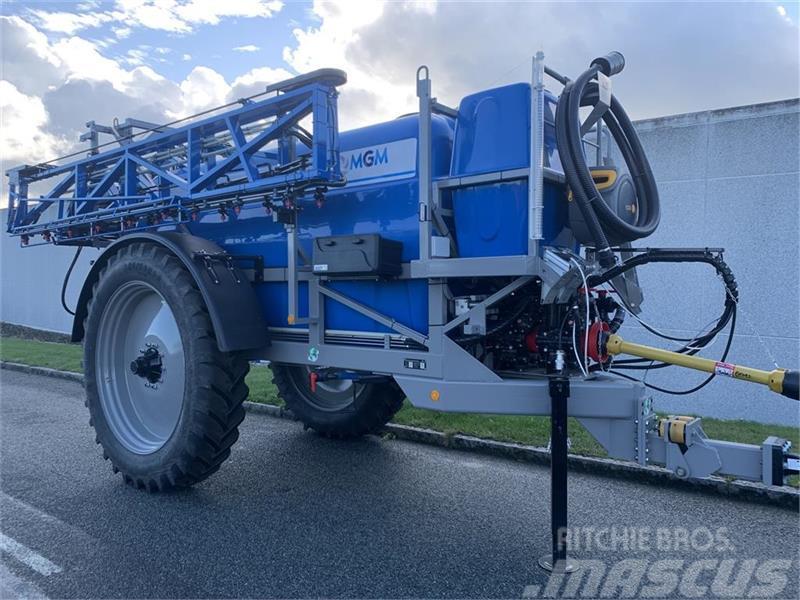 MGM MAGNUR 5000 liter 24 meter Tractoare agricole sprayers