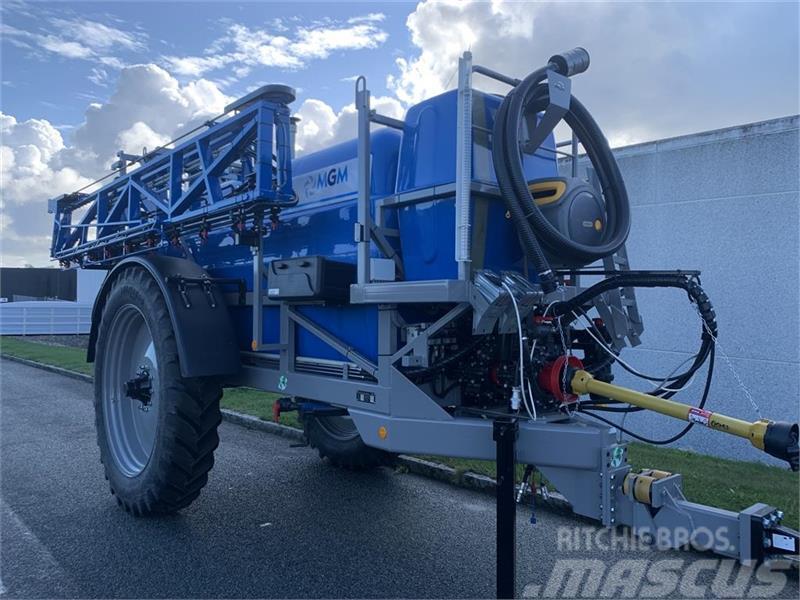 MGM MAGNUR 5000 liter 24 meter Tractoare agricole sprayers
