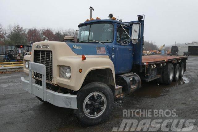 Mack RD686S Camioane platforma/prelata