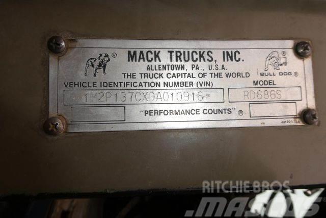Mack RD686S Camioane platforma/prelata