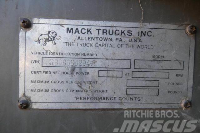Mack RD686S Cisterne