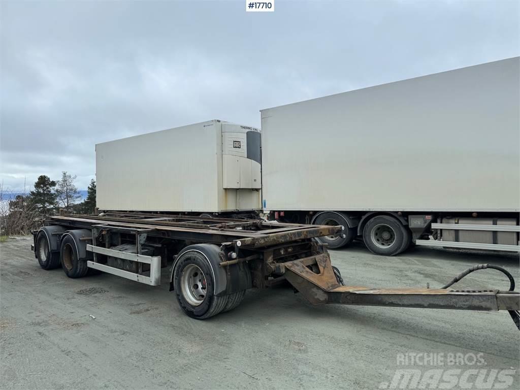 Istrail 3-axle hook trailer w/ tipper Alte semi-remorci