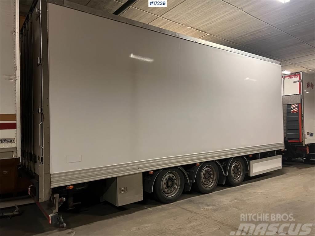 Limetec 3 axle cabinet trailer w/ full side opening Alte remorci