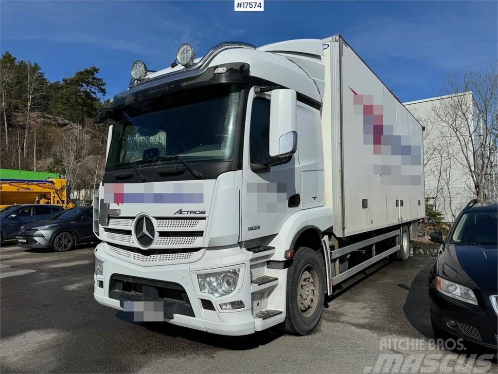 Mercedes-Benz Actros 1833 4x2 box truck w/ full side opening and Autocamioane