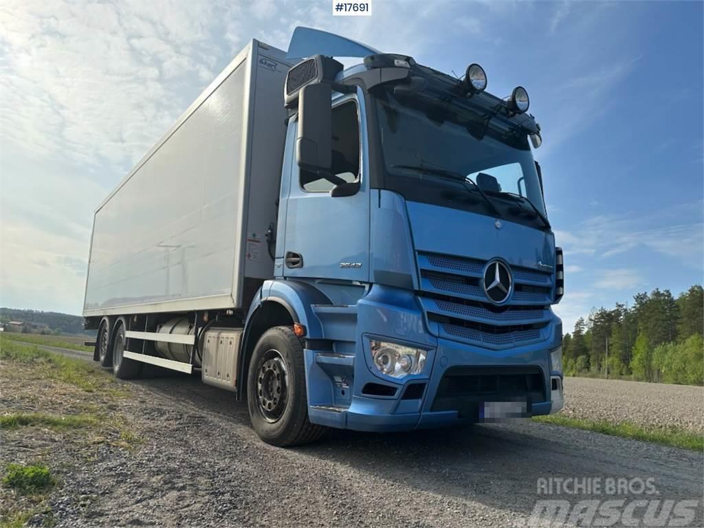 Mercedes-Benz Antons 6x2 Box truck w/ fridge/freezer unit. Autocamioane