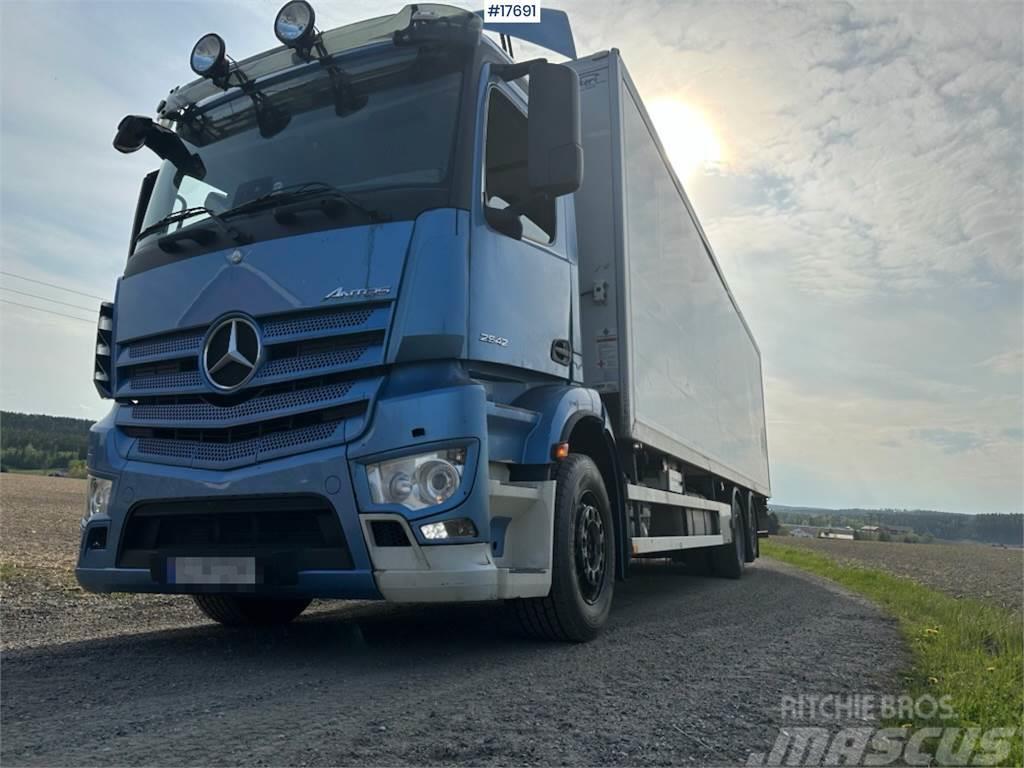 Mercedes-Benz Antons 6x2 Box truck w/ fridge/freezer unit. Autocamioane