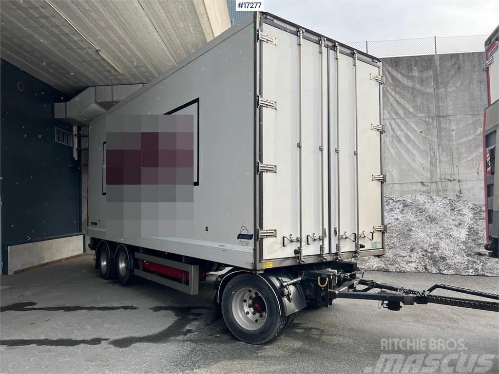 Närko 3 axle cabinet tow w/ full side opening and zepro  Alte remorci