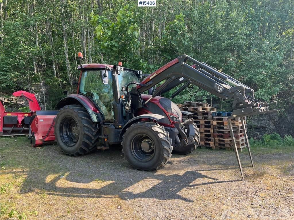 Valtra N104 w/ front loader Tractoare