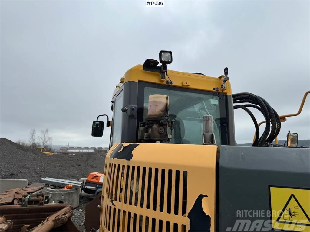 Volvo ECR235CL Tracked excavator w/ bucket and tilt Excavatoare pe senile