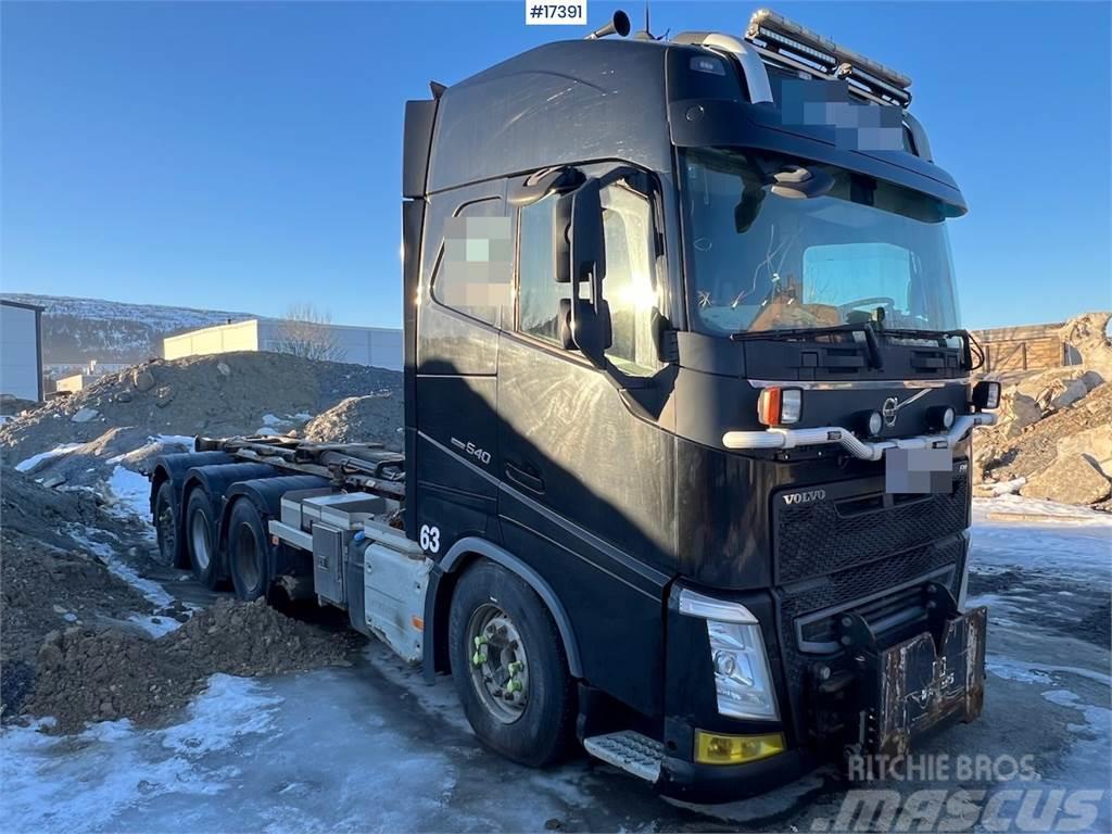 Volvo FH540 8x4 plow rigged hook truck w/ underlying gra Camion cu carlig de ridicare