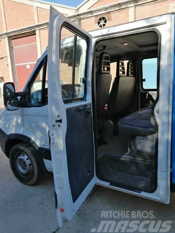 Camion Iveco Daily Doble Cabina con Pluma Altele