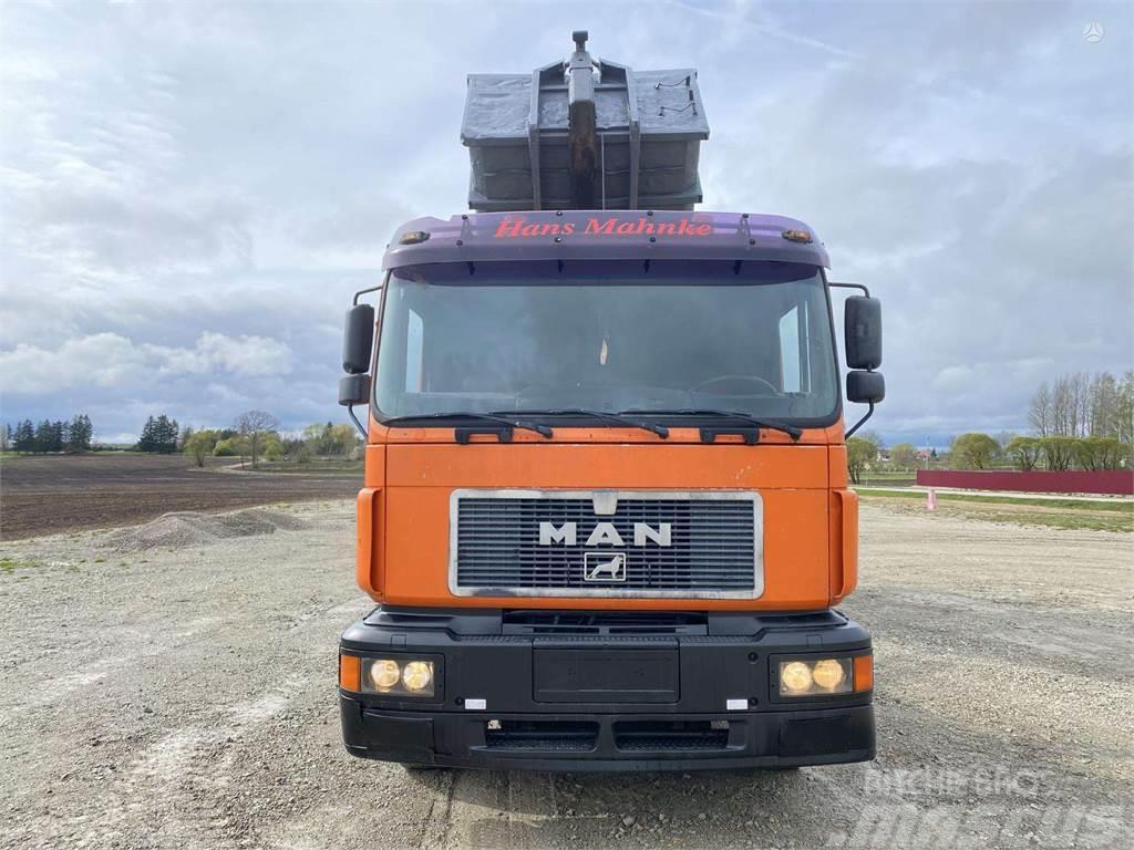 MAN 26.403 , 28 m3 metal container Camion cu carlig de ridicare