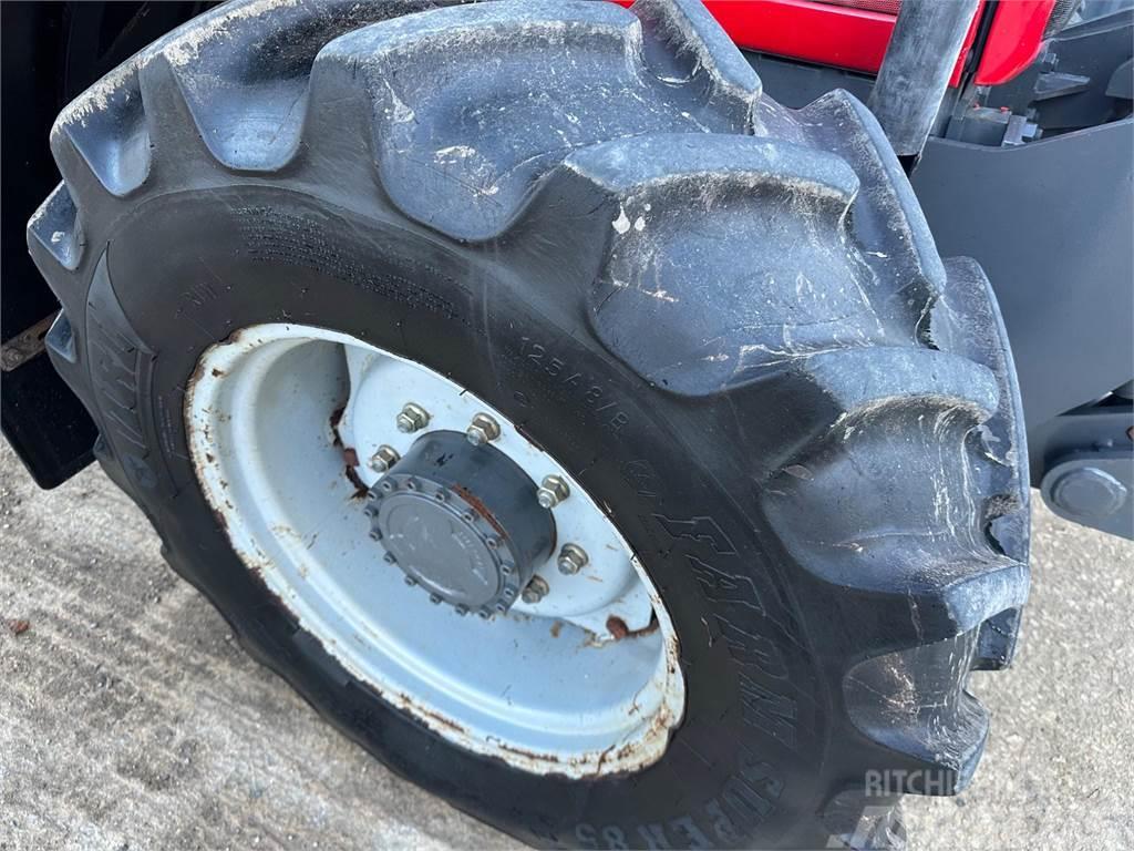 Massey Ferguson 13.6 R24 & 16.9 R34 wheels and tyres to suit 5455 Alte masini agricole