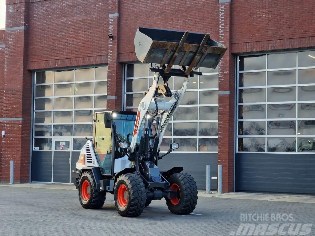Bobcat L85- 141 hours - Fork & Bucket - Central greasing Excavatoare speciale
