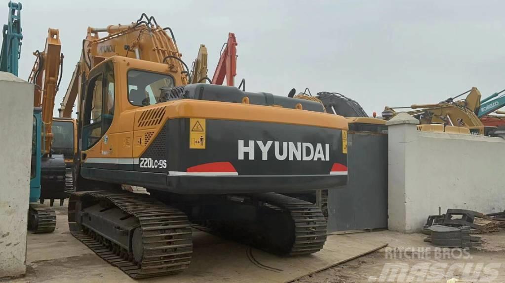 Hyundai 220 Excavatoare 7t - 12t