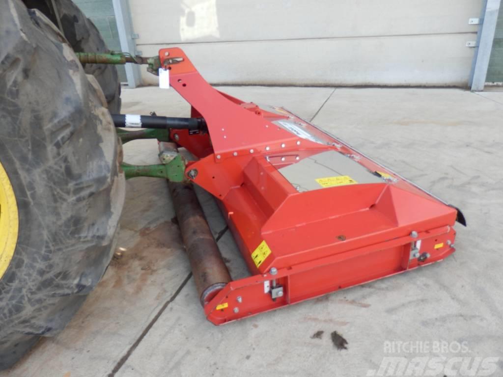 Trimax Snake Mounted and trailed mowers