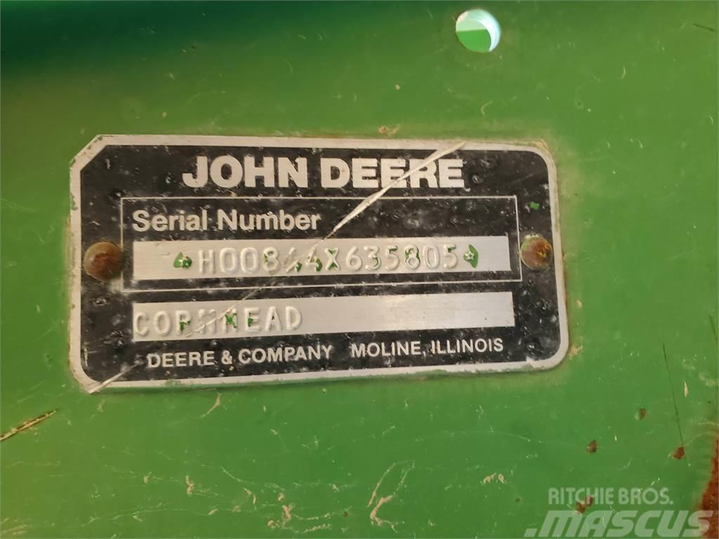 John Deere 844 Combine de secerat