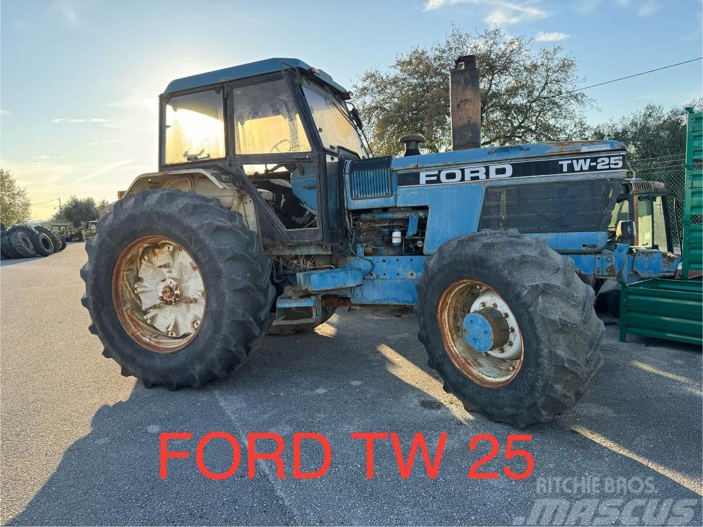 Ford / New Holland TW25 Tractoare