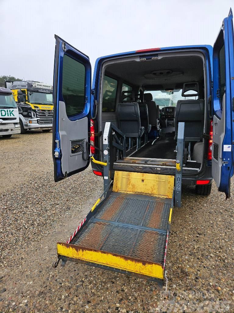 Volkswagen Crafter 2.5 TDI with lift for wheelchair Mini autobuze