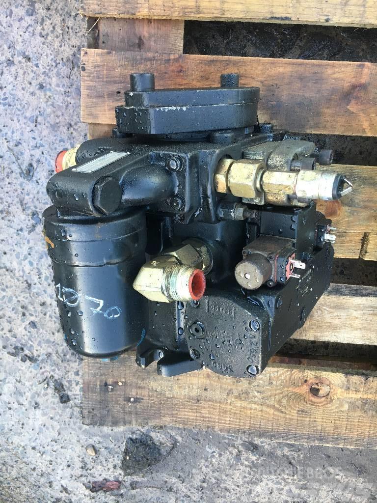 Timberjack 1070 Trans pump F058046 Transmisie