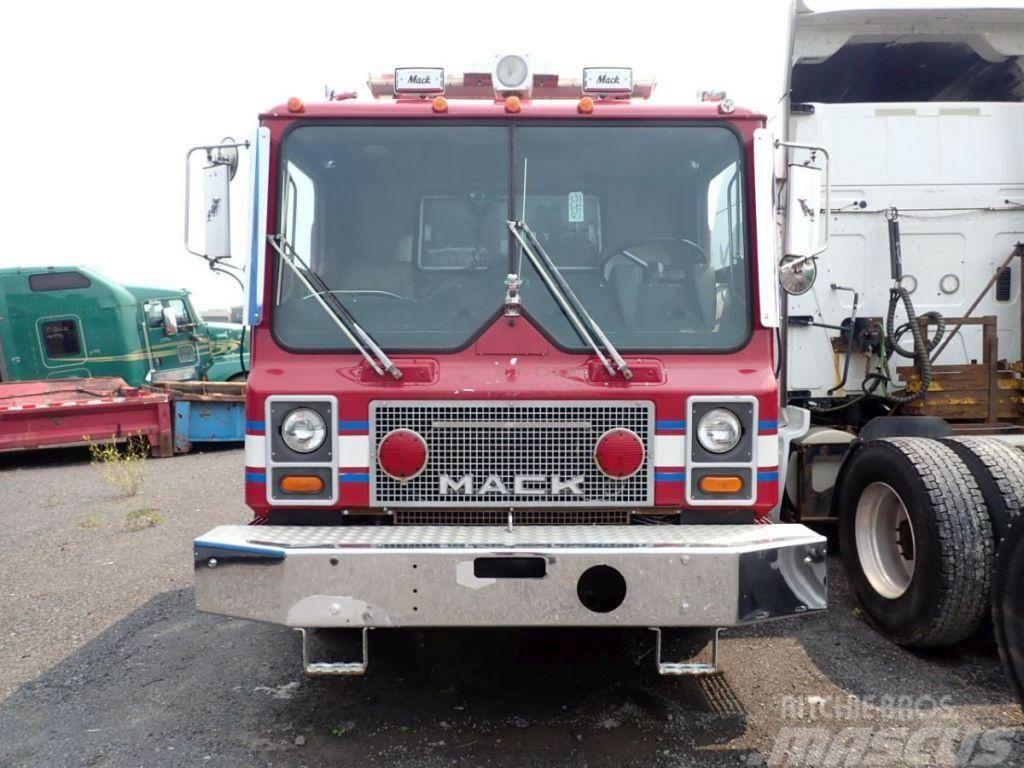 Mack MR686P Camion de pompier