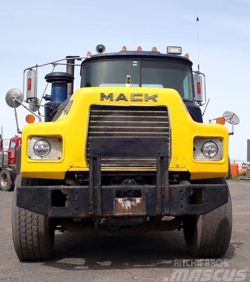 Mack DM690S Camion cu carlig de ridicare
