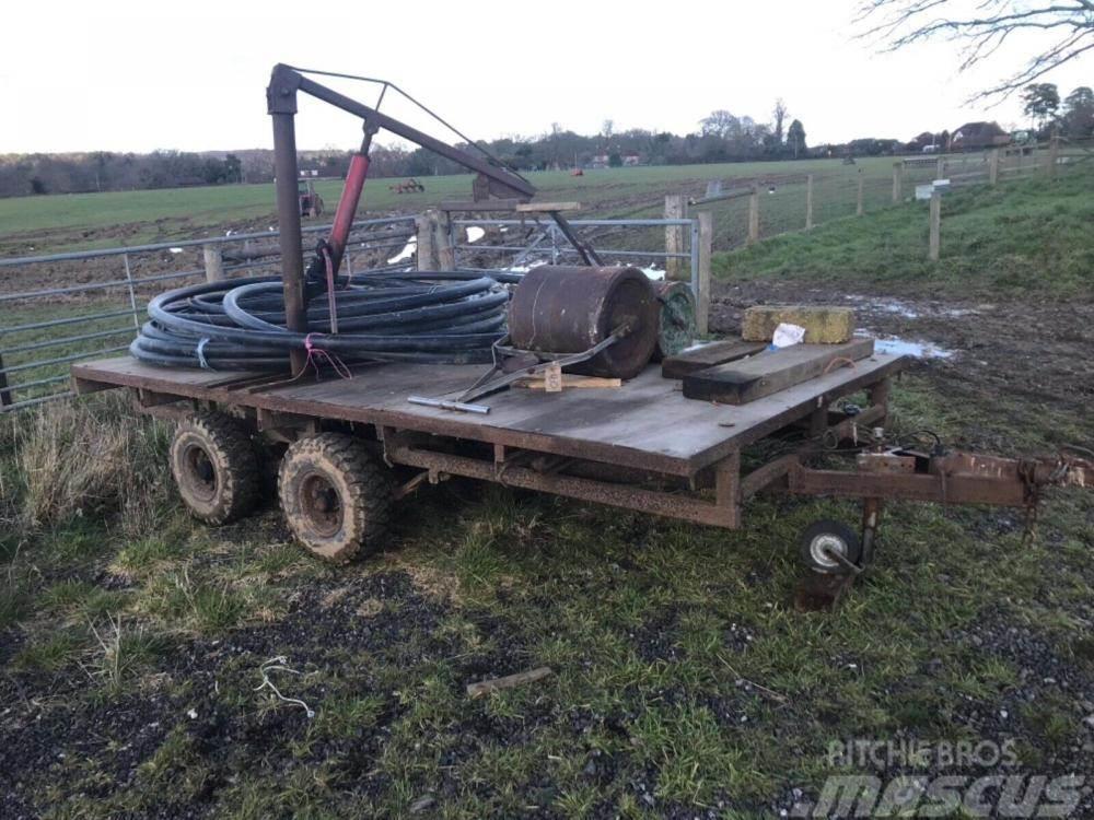  Flat bed trailer with a hydraulic crane Alte remorci