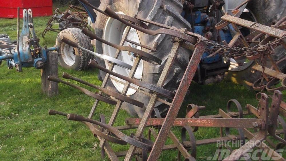 Massey Ferguson folding cultivator £375 Cultivatoare