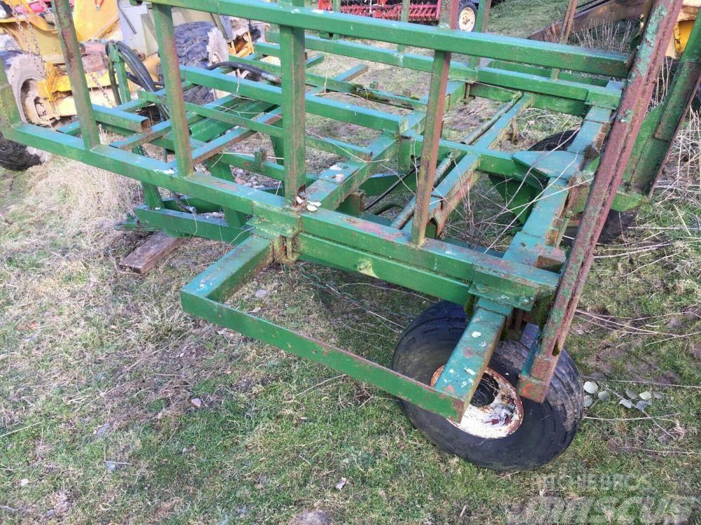  Tractor Bale Collector 56 £450 plus vat £540 Alte componente